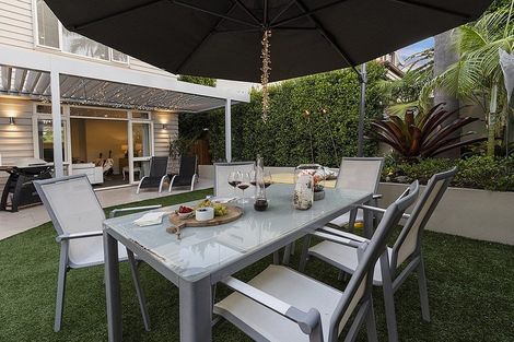 Photo of property in 3/309 Beach Road, Campbells Bay, Auckland, 0630