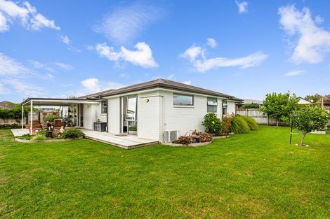Photo of property in 13 Robert Might Road, Kumeu, 0810