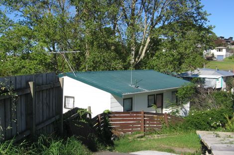 Photo of property in 2/681 Beach Road, Rothesay Bay, Auckland, 0630