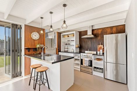 Photo of property in 21a Laurence Street, Manly, Whangaparaoa, 0930