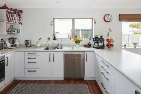 Photo of property in 20 Gifford Grove, Churton Park, Wellington, 6037