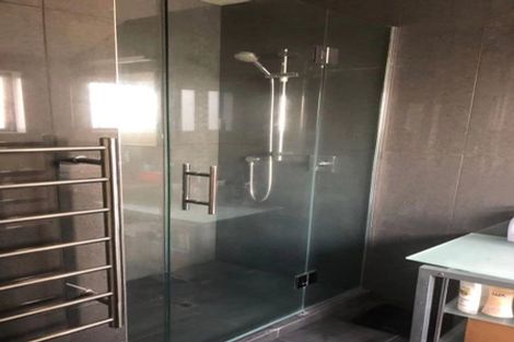 Photo of property in 30a Wicklow Road, Narrow Neck, Auckland, 0622