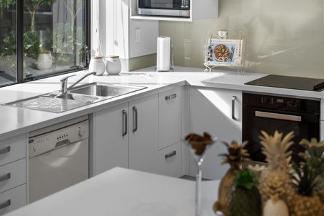 Photo of property in 32 Madill Road, St Andrews, Hamilton, 3200