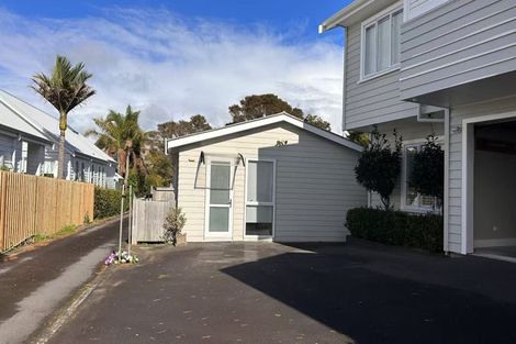 Photo of property in 60 Marine Parade, Mellons Bay, Auckland, 2014