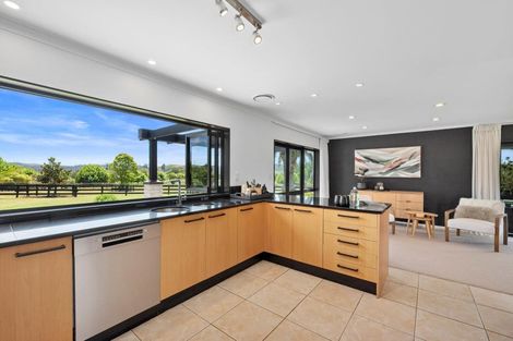 Photo of property in 903 Old North Road, Waimauku, 0882