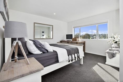 Photo of property in 1 Pae Moana Place, Stanmore Bay, Whangaparaoa, 0932