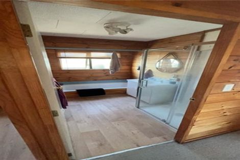 Photo of property in 36 Meadowvale Rise, Titirangi, Auckland, 0604