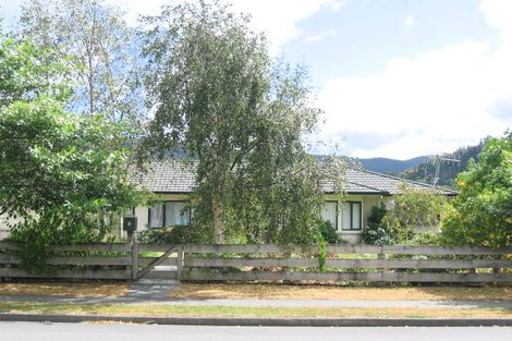 Photo of property in 6 Emerald Hill Drive, Birchville, Upper Hutt, 5018
