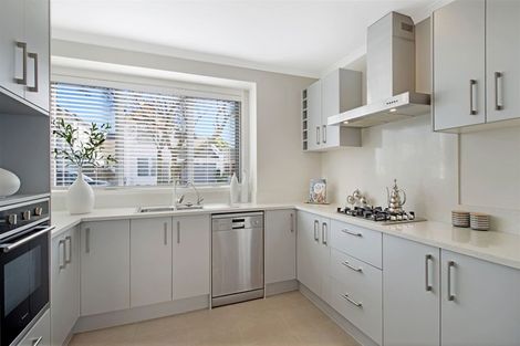 Photo of property in 37 Vinograd Drive, Te Atatu Peninsula, Auckland, 0610