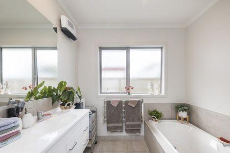 Photo of property in 4 Montgomery Terrace, Hokowhitu, Palmerston North, 4410