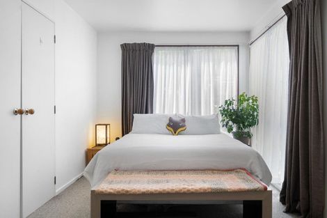 Photo of property in 5 Mackinnon Terrace, Sunshine Bay, Queenstown, 9300