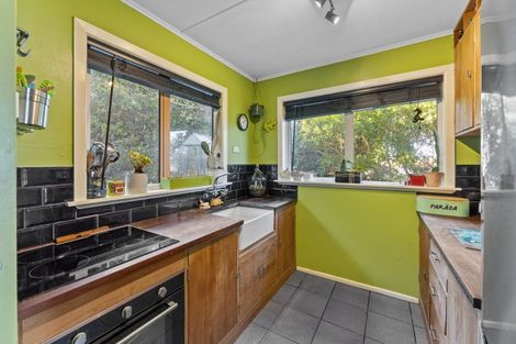 Photo of property in 24 Acacia Avenue, Maungaraki, Lower Hutt, 5010