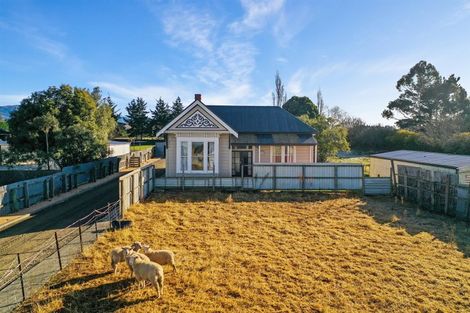 Photo of property in 48 Timaru Road, Waimate, 7924