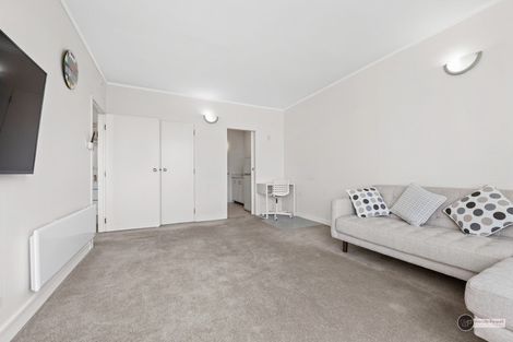 Photo of property in Hobson Court Flats, 58/70 Hobson Street, Thorndon, Wellington, 6011