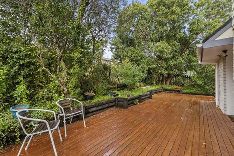 Photo of property in 2/52 Saddleback Rise, Murrays Bay, Auckland, 0630