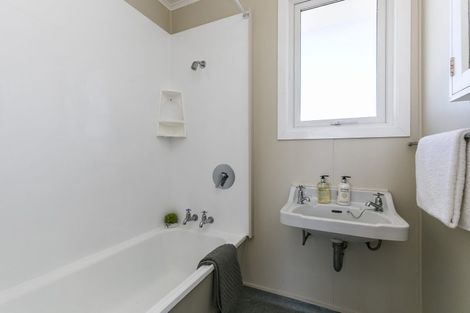 Photo of property in 2/55 Apu Crescent, Lyall Bay, Wellington, 6022