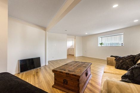 Photo of property in 102 Prince Regent Drive, Half Moon Bay, Auckland, 2012