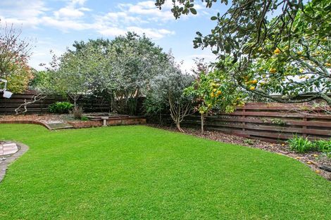 Photo of property in 24 Holdaway Avenue, Northcote, Auckland, 0627