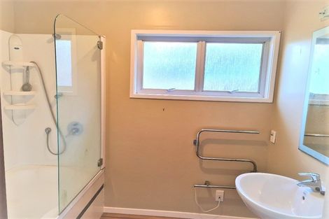 Photo of property in 1 Malters Place, Browns Bay, Auckland, 0630