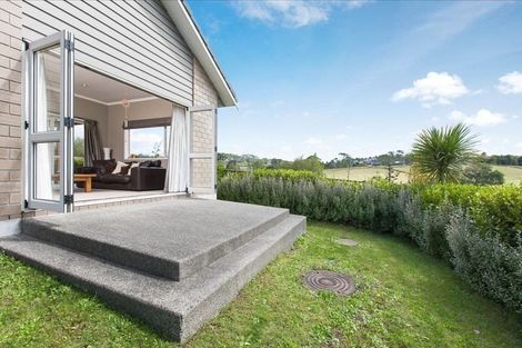 Photo of property in 5 Canyon Drive, Oteha, Auckland, 0632