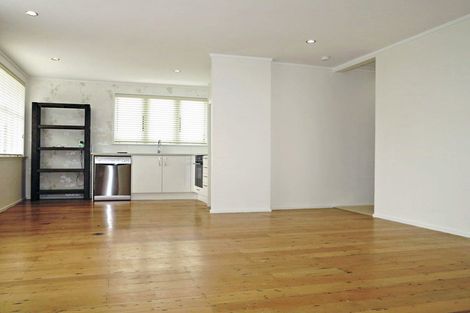 Photo of property in 109 Vipond Road, Stanmore Bay, Whangaparaoa, 0932