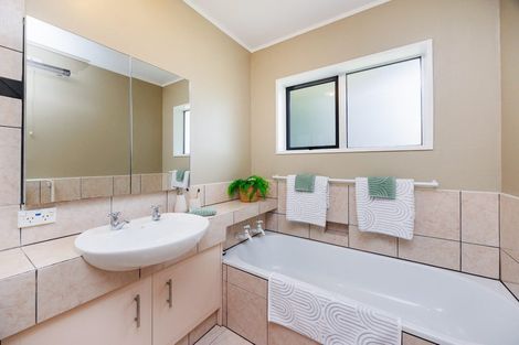 Photo of property in 8c Ihaka Street, Hokowhitu, Palmerston North, 4410