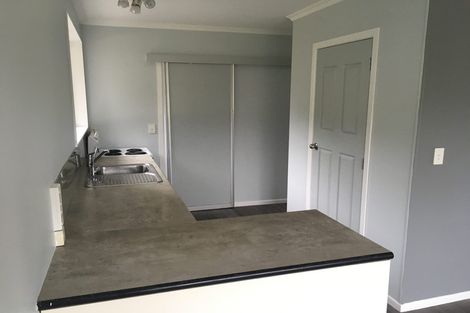 Photo of property in 2 Te Ngaere Place, Merrilands, New Plymouth, 4312