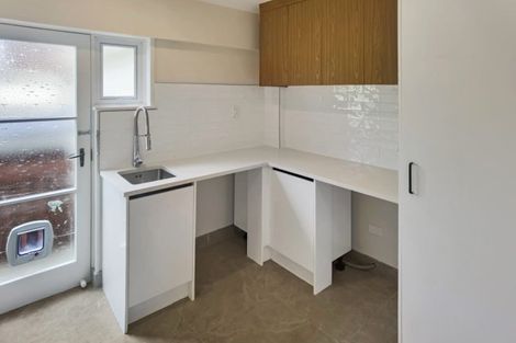 Photo of property in 2/27 Waitemata Road, Hauraki, Auckland, 0622