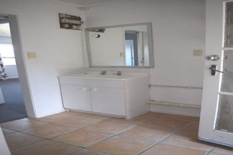 Photo of property in 2/527 Beach Road, Murrays Bay, Auckland, 0630