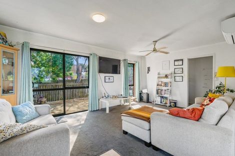 Photo of property in 12 Lendenfeld Drive, Papatoetoe, Auckland, 2025