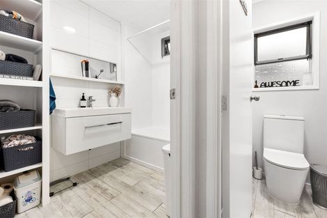 Photo of property in 68a Colwill Road, Massey, Auckland, 0614