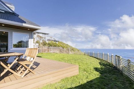 Photo of property in 2b Paratu Way, Strathmore Park, Wellington, 6022