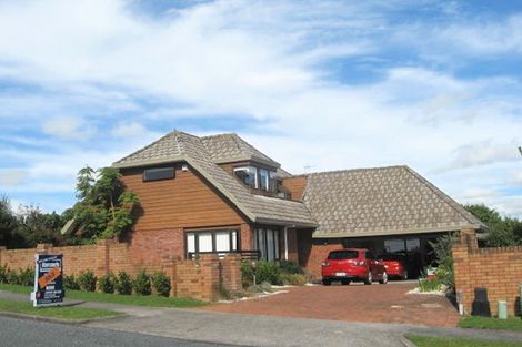Photo of property in 2/6 Mccahill Views, Botany Downs, Auckland, 2010