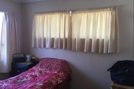 Photo of property in 77a Russell Road, Manurewa, Auckland, 2102