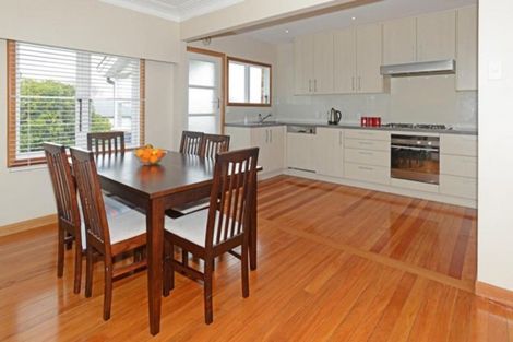 Photo of property in 8 Waiohua Road, Greenlane, Auckland, 1061