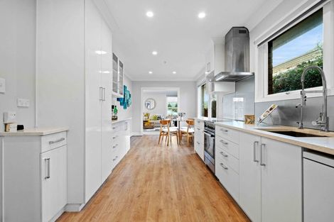 Photo of property in 19 Lawrence Crescent, Hillpark, Auckland, 2102