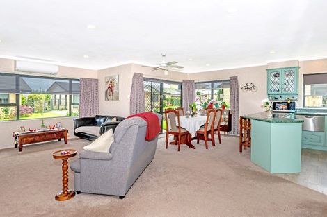 Photo of property in 8 Coulston Place, Riverdale, Gisborne, 4010