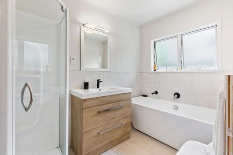 Photo of property in 54 Newhaven Terrace, Mairangi Bay, Auckland, 0630