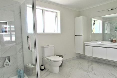 Photo of property in 10 Cromwell Point, Newlands, Wellington, 6037