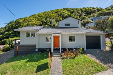 Photo of property in 12 Arthur Crescent, Waikawa, Picton, 7220