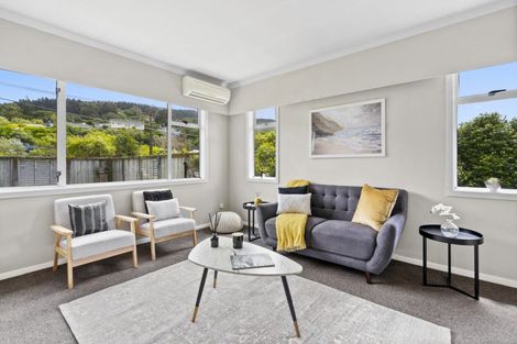 Photo of property in 6 Park Avenue, Tawa, Wellington, 5028