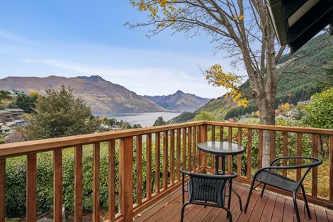 Photo of property in 21 Watts Road, Fernhill, Queenstown, 9300