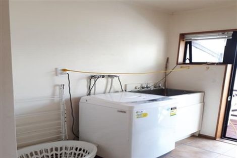 Photo of property in 1a Romulus Place, Totara Vale, Auckland, 0629