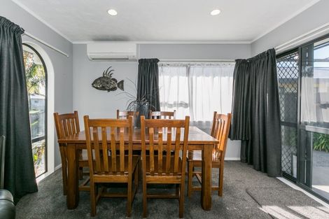 Photo of property in 17 Bucksburn Place, Greenmeadows, Napier, 4112