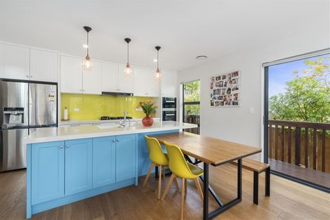 Photo of property in 2/8 Dallinghoe Crescent, Milford, Auckland, 0620