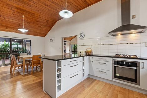 Photo of property in 29 Kennedy Avenue, Forrest Hill, Auckland, 0620