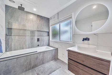 Photo of property in 23a Penguin Drive, Murrays Bay, Auckland, 0630