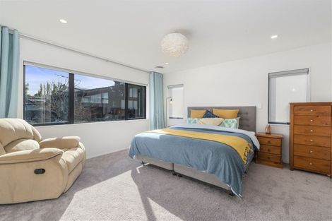 Photo of property in 2/8 Dallinghoe Crescent, Milford, Auckland, 0620