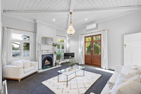 Photo of property in 239 Victoria Avenue, Hokowhitu, Palmerston North, 4410