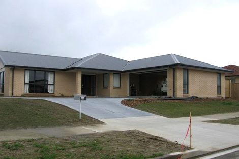 Photo of property in 92 Rhodes Drive, Kelvin Grove, Palmerston North, 4414